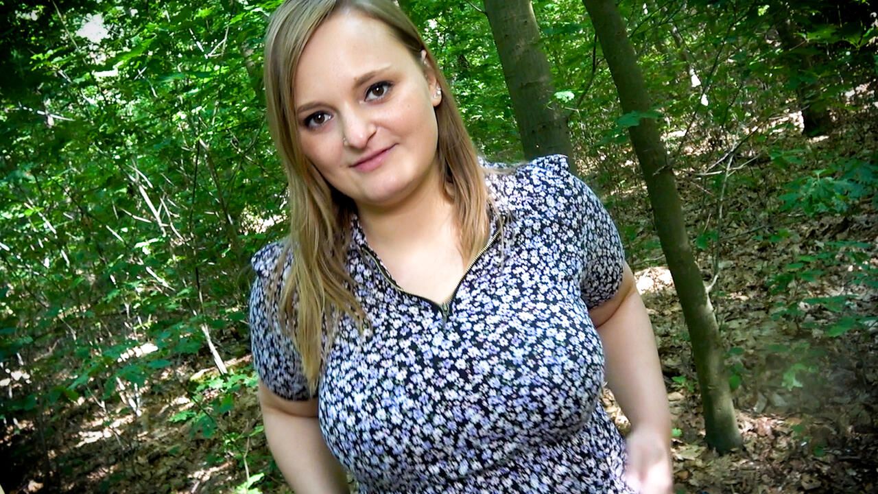 BANGED IN THE WOODS - CUM-PUSSY INCLUDED - German Teen Lina
