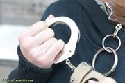 Tight neckcuffed