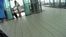 Nackt zum Flughafen - das Video