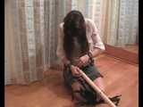 Satisfaction Girl -Zufriedenheit garantiert: Brunette zeigt ihr Bondage-Können (video)