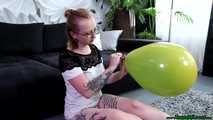 Blow2Pop blue TT14 in a yellow U16 (double balloon)