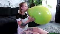 Blow2Pop blue TT14 in a yellow U16 (double balloon)