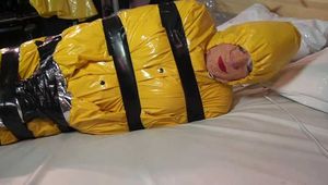 Regenmantel Bondage