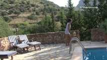 030045 Salma Pees On The Garden Steps