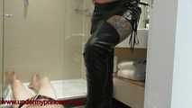 Lola and Domi Piss 02