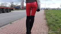 Rote Vinyl-Leggings und Overknees, 4.Teil