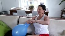 Double-Blow2Pop - blue and red balloon
