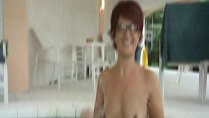 Fick im Pool