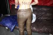 Sexy Sonja changing clothes to a brown down pants and a blue down jacket and lolling on the sofa (Pics)