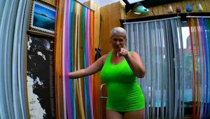 horny housewife in hot tub 