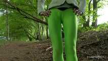 Grüne Leggings im Wald - Teil 1