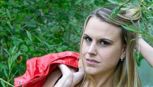 Black vinyl vamp in shiny red mac