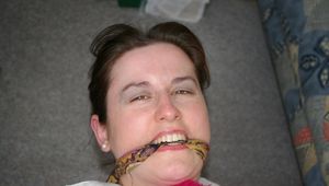 Gekitzelte Geschäftsfrau