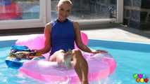 644 Vinna Red plays in the pool