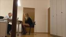 Julia - Geschäftsdame in Schwierigkeiten Teil 1 von 8 