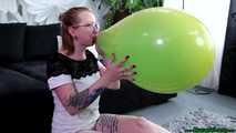 Blow2Pop blue TT14 in a yellow U16 (double balloon)
