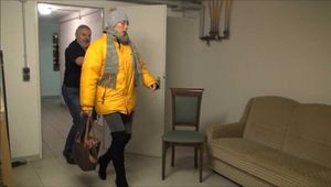 Viola - Wieder zu Hause überfallen Teil 1 von 10