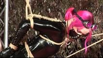 Flammenkuss Heavy Rubber Bondage live from BoundCon X