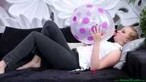Blow2Pop clear U16 purple polka dot balloon