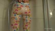 Nasse Leggings in der Dusche