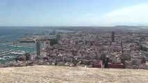 Dresscode in Public:  At the tourist castle