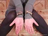 Liska - roter Kopf risqué Selbst-Bondage-Shooting