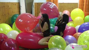 genny & Laura 01