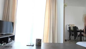 Kurzer RITT auf dem SCHNELLSPRITZER – Muschi VOLLGEPUMPT!! [EN]