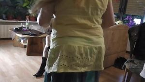 Lucy mit Seilen zu Hause gefesselt 1/2