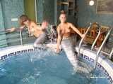 Dana & Jenya - zwei Meerjungfrauen im Pool (BTS)