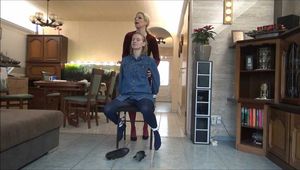 Elena und Stefanie - Wer kitzelt besser Teil 2 von 4 
