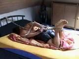 AB-179 David hogtied auf dem Bett (Teil 1)