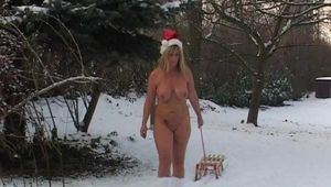 Nackt im Schnee