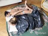 Elvina & Sara - Seil hogties und Müllbeutel 05