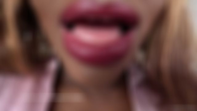 A slave to Giantess stepmom's feet