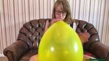Blow2Pop yellow U16 while rub on pussy and play with tits