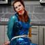 Miss Petra gefesselt und geknebelt von Lady Nadja in Lack und Plastikregenmantel