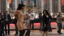 Nude Bondage Walk Venus 2015 3  mit JJ Plush