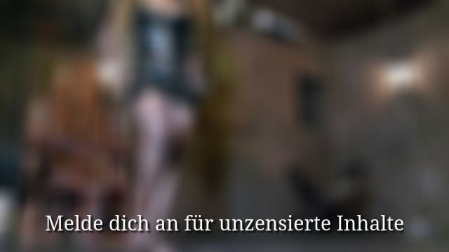 Under-throne sclavus