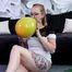 Blow2Pop blue TT14 in a yellow U16 (double balloon)
