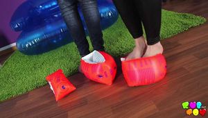 24 Steffi and Alex in an arm float rush! Part 2